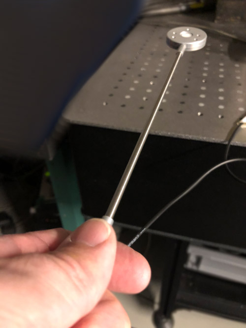 ハンドルとRADIN間の距離が25cmであることは、多くの用途において紫外線からの十分な安全距離を提供する